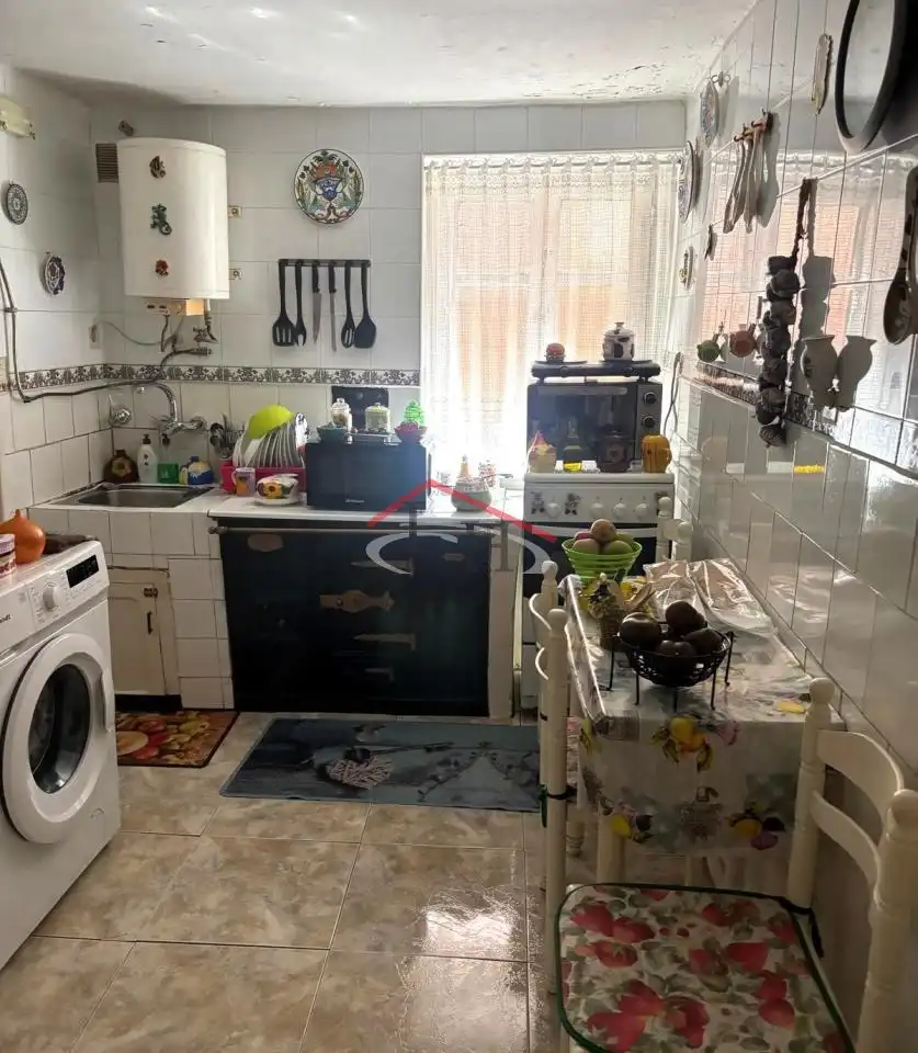 Cuina de Casa o xalet en venda en León Capital  amb Jardí privat