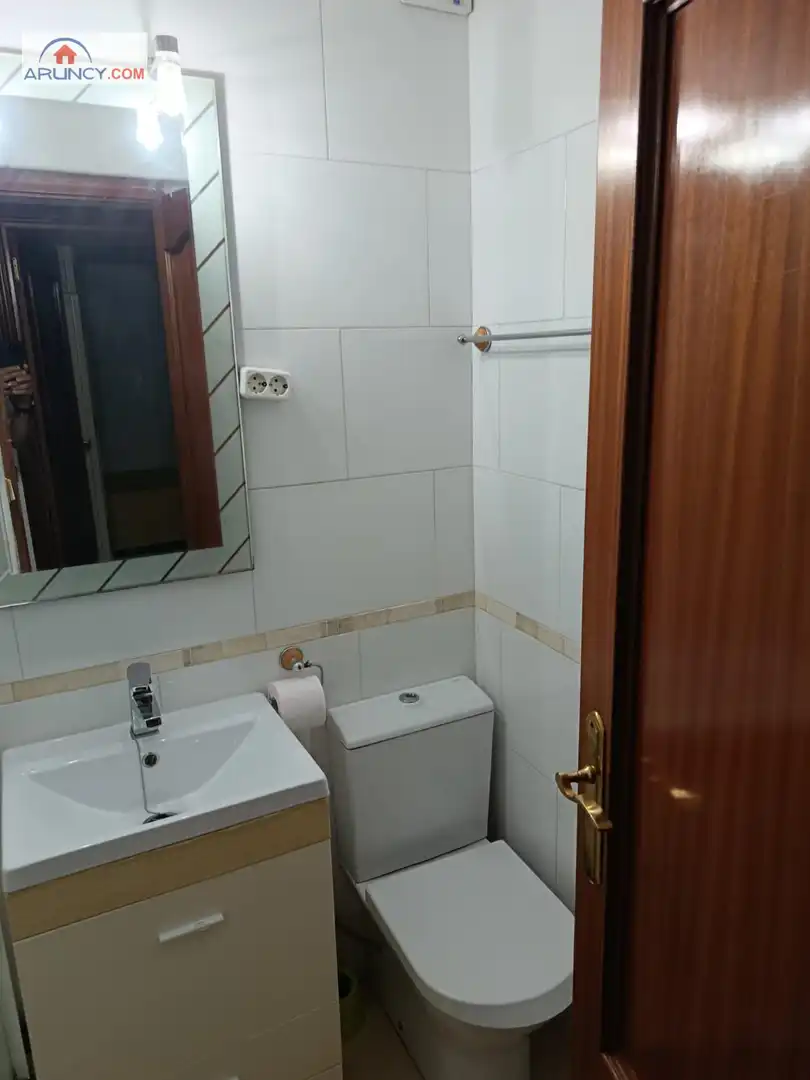 Badezimmer von Wohnung zur Miete in Sevilla mit Klimaanlage, Heizung und Möbliert