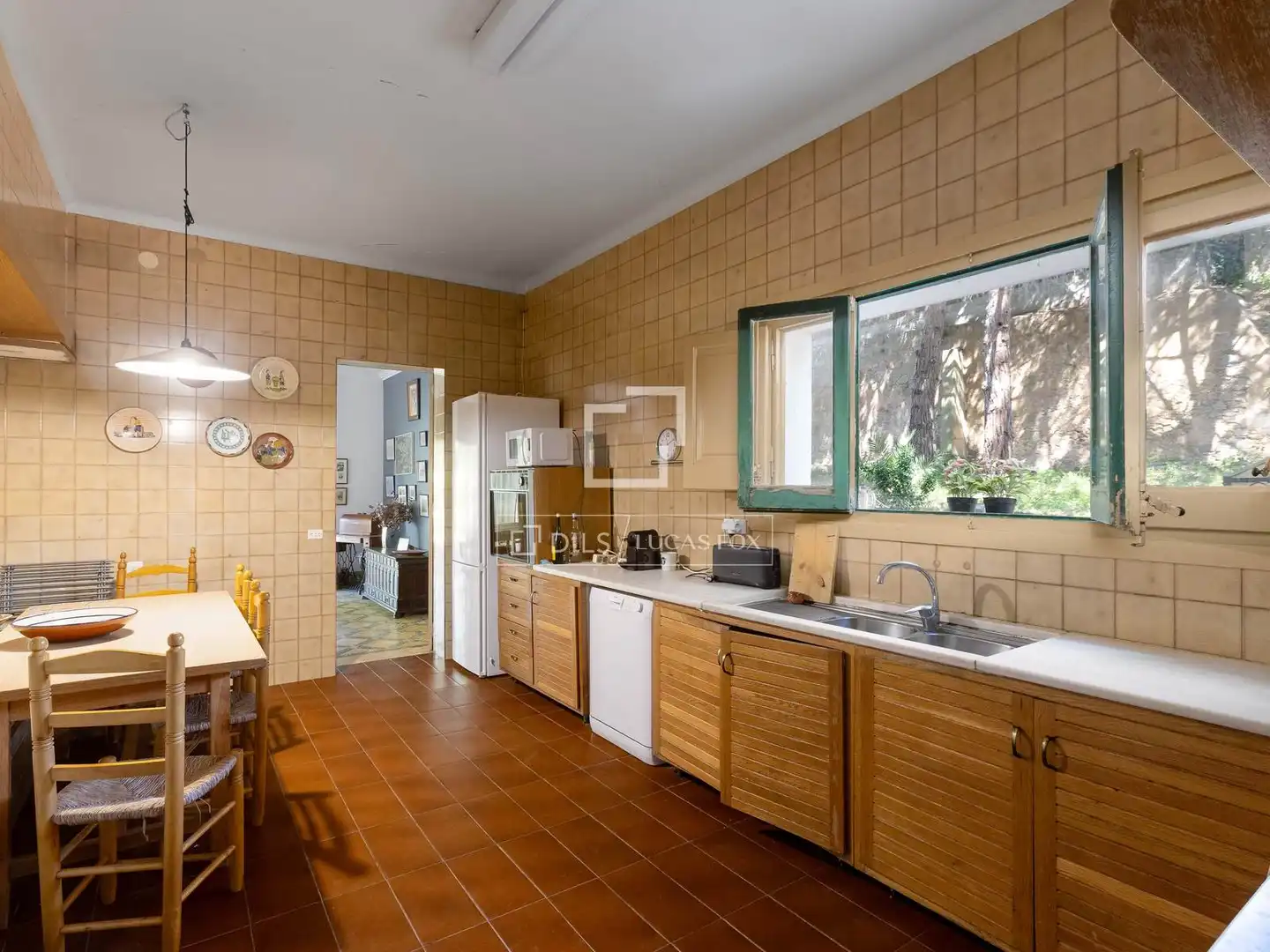 Cuina de Finca rústica en venda en Alella amb Jardí privat, Terrassa i Traster