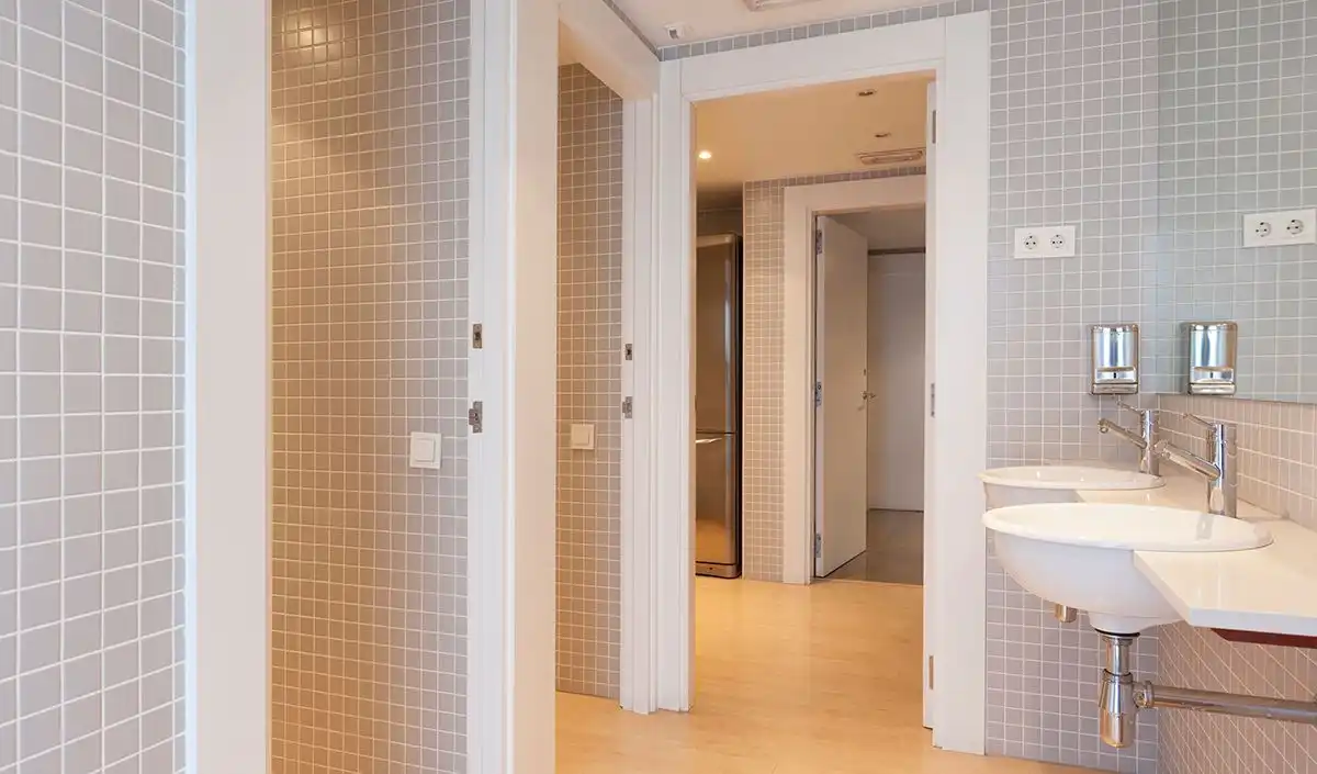 Baño de Oficina de alquiler en Sabadell con Aire acondicionado y Terraza