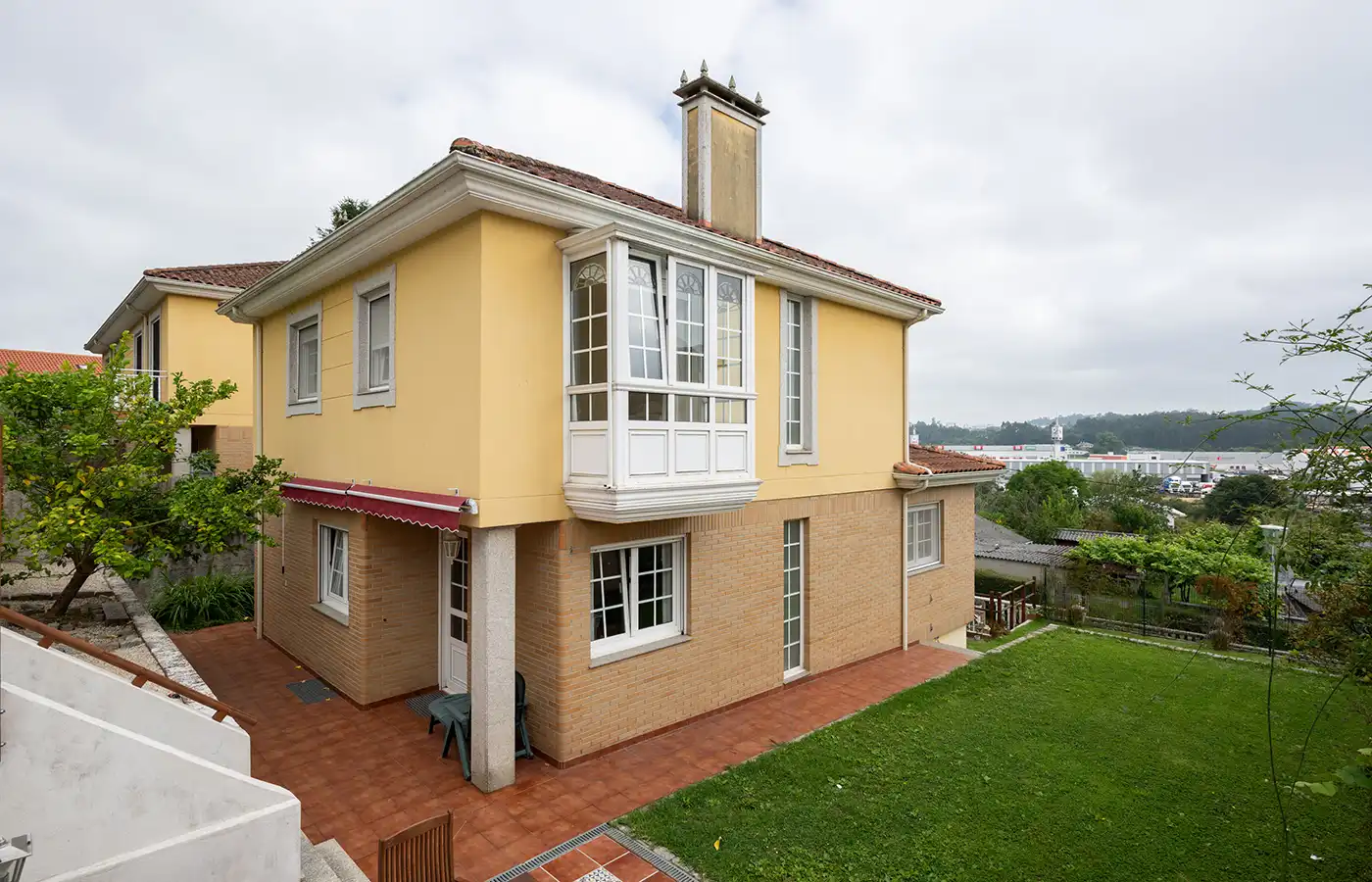 Vista exterior de Casa o chalet en venta en Oleiros con Calefacción, Jardín privado y Parquet