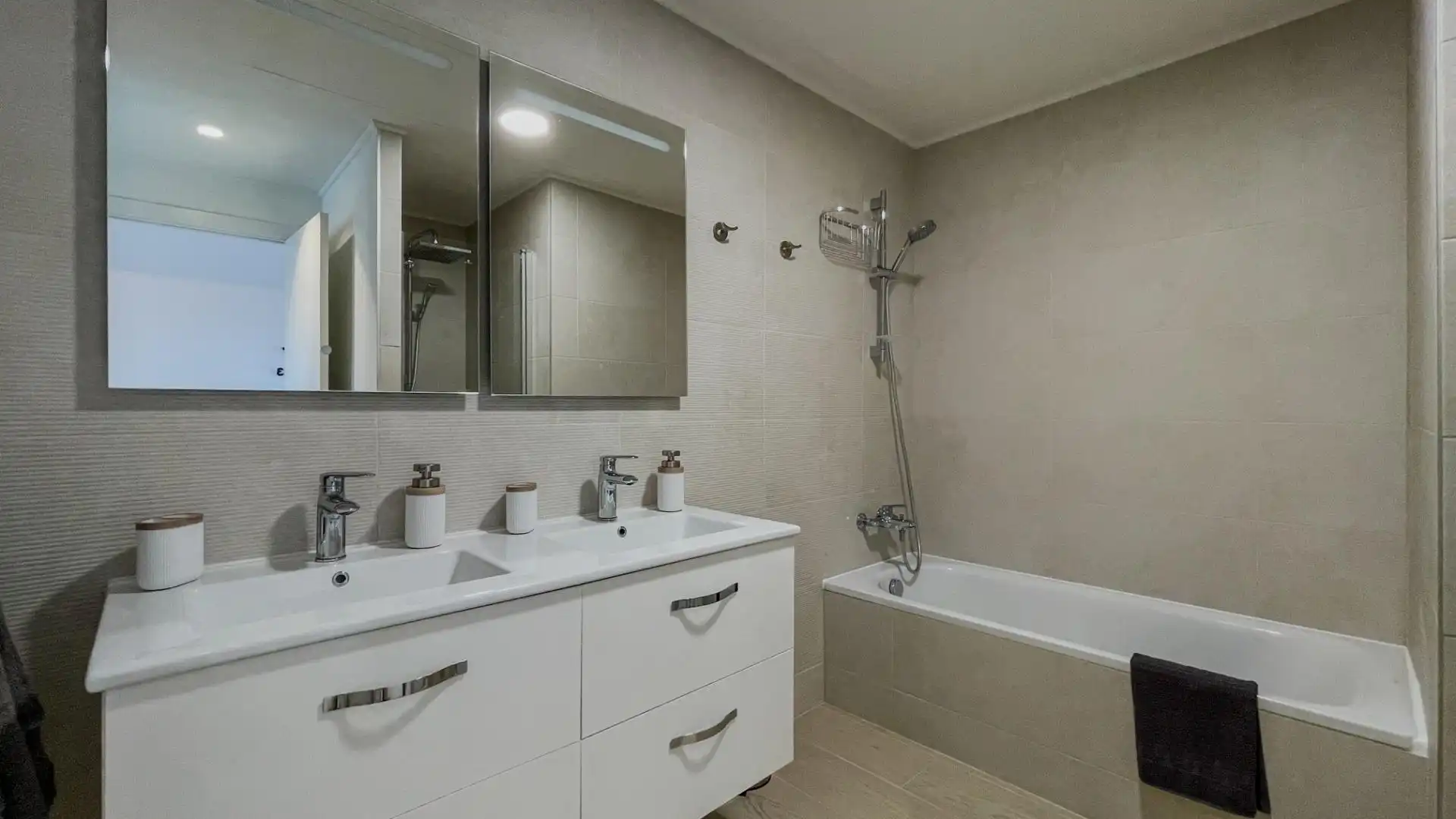 Badezimmer von Dachboden zum Verkauf in Finestrat mit Klimaanlage, Terrasse und Möbliert