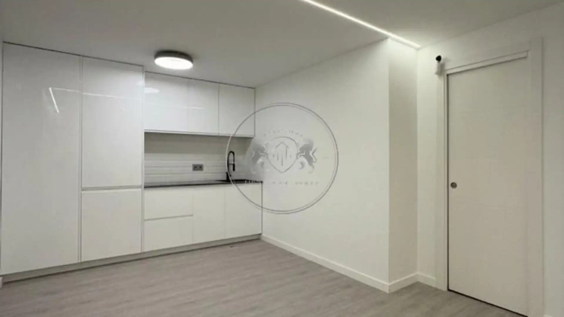 Kitchen of Flat for sale in  Madrid Capital  with Air Conditioner and Alarm