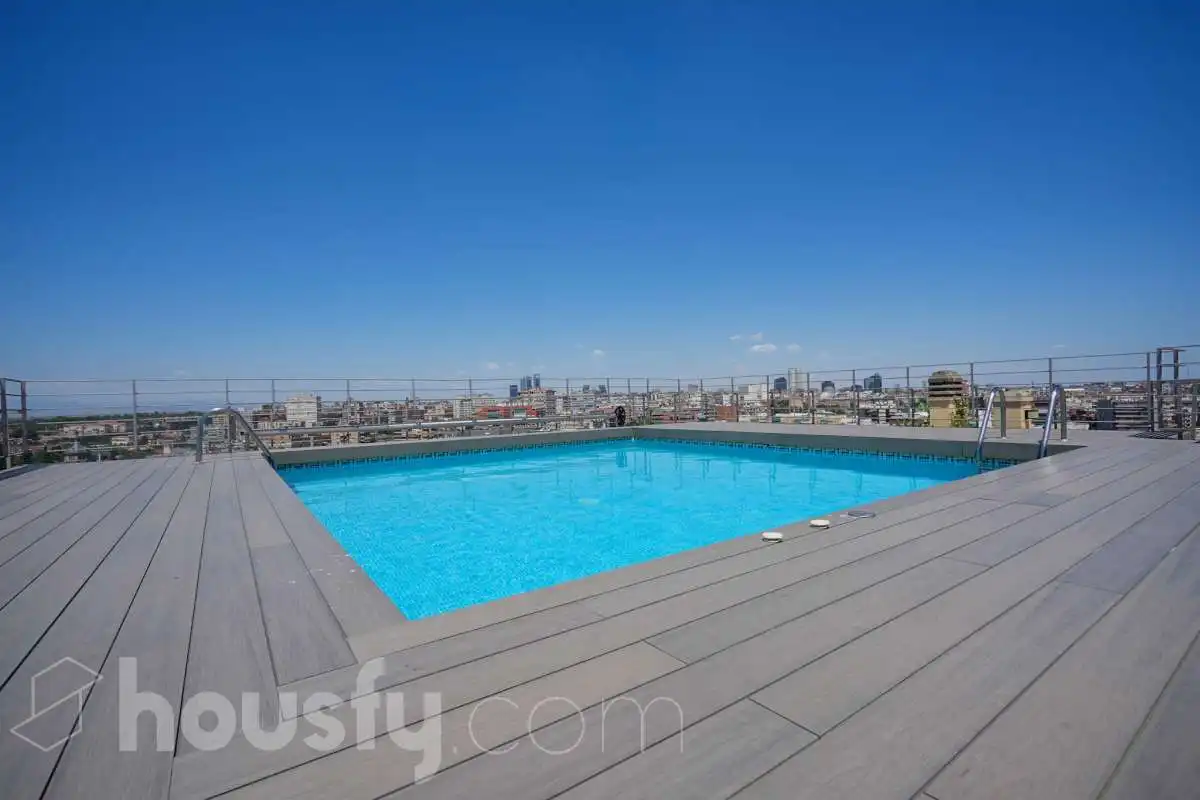 Schwimmbecken von Wohnung zum Verkauf in Madrid mit Klimaanlage, Heizung und Terrasse