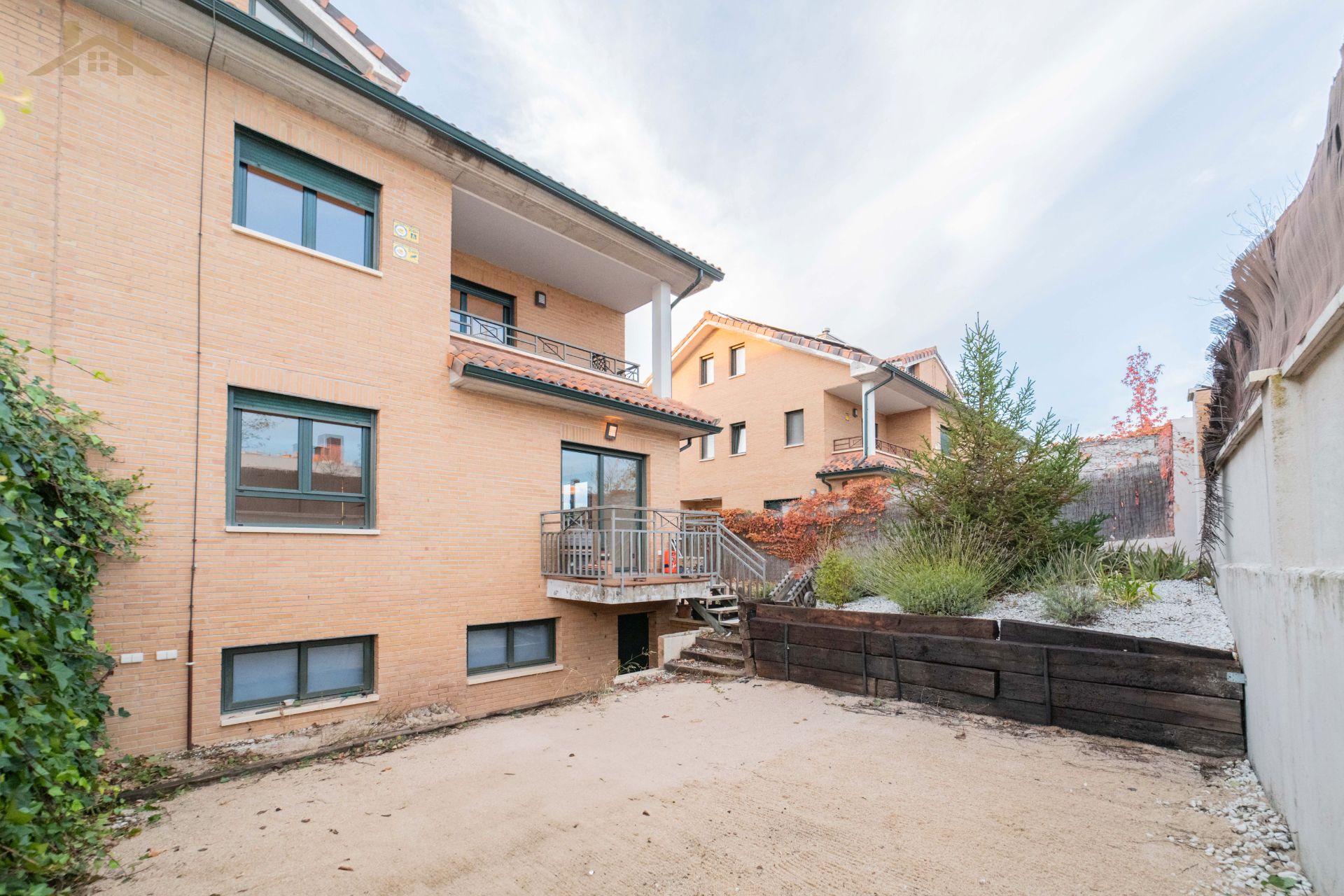 Exterior view of House or chalet for sale in Arroyomolinos (Madrid)  with Heating, Private garden and Parquet flooring