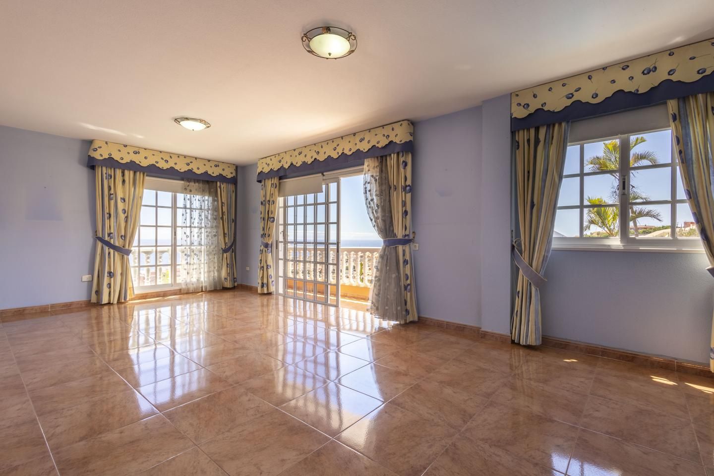 Sala d'estar de Casa o xalet en venda en Candelaria amb Jardí privat, Terrassa i Piscina