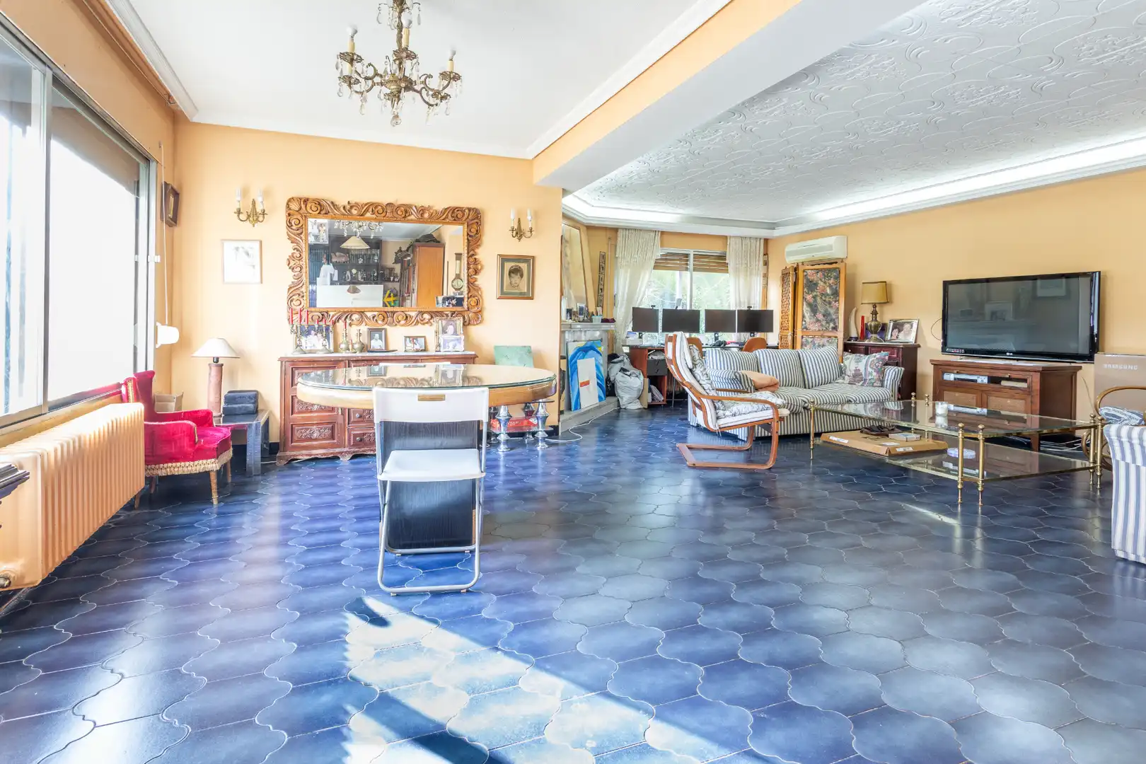Living room of Houses for sale in Villanueva de la Cañada  with Air Conditioner, Heating and Storage room