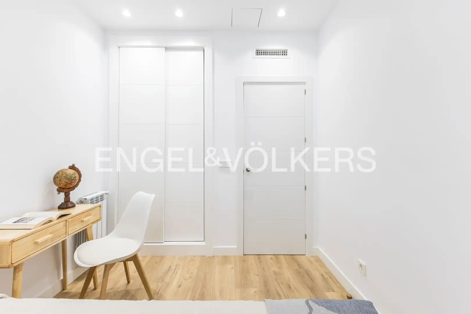 Flat for sale in Madrid  with Air Conditioner, Heating and Terrace