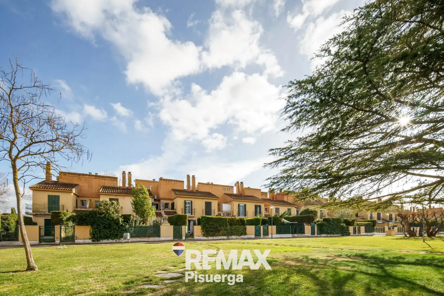 Vista exterior de Casa o chalet en venta en Simancas con Calefacción, Terraza y Trastero