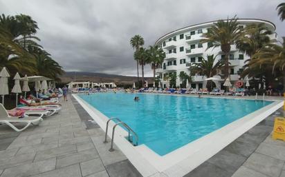 Piscina de Apartament en venda en San Bartolomé de Tirajana amb Balcó i Piscina comunitària