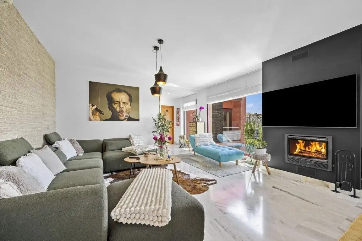 Sala de estar de Casa o chalet en venta en Benahavís con Aire acondicionado, Calefacción y Jardín privado