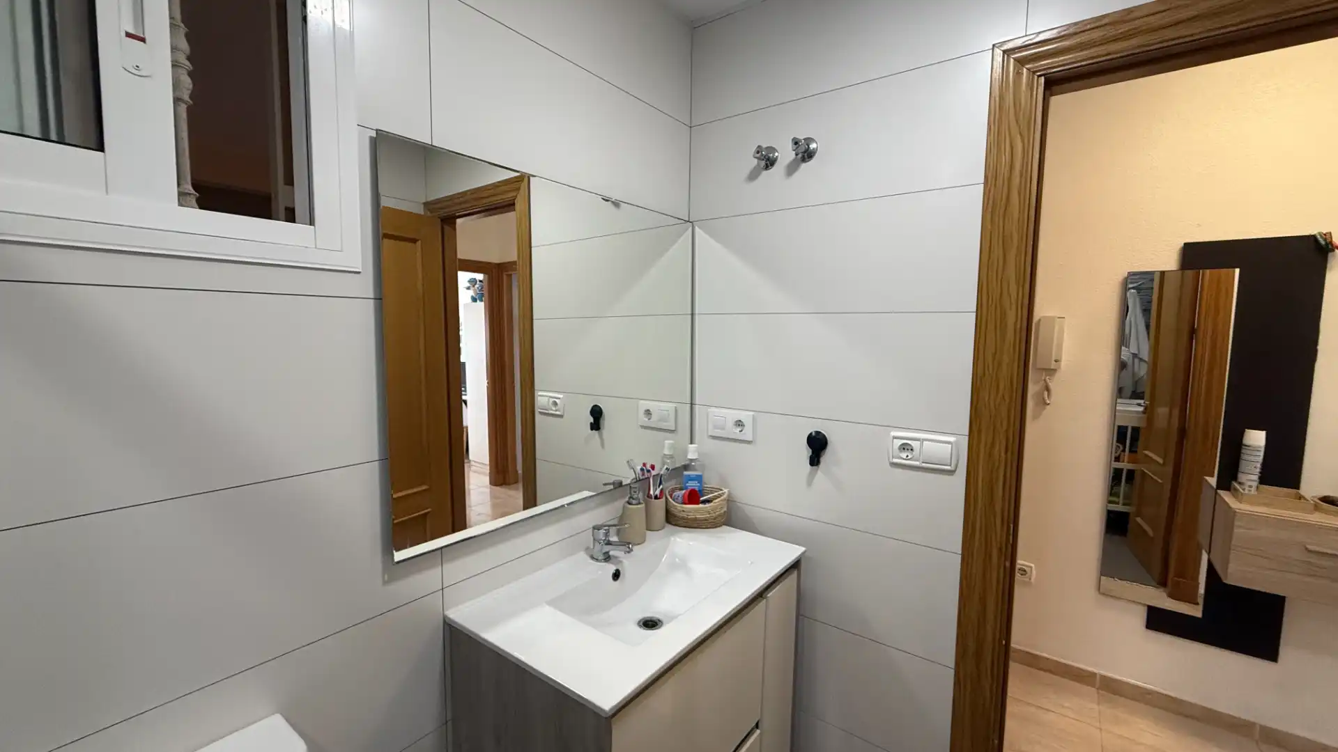 Baño de Piso en venta en Roquetas de Mar con Terraza, Amueblado y Piscina comunitaria