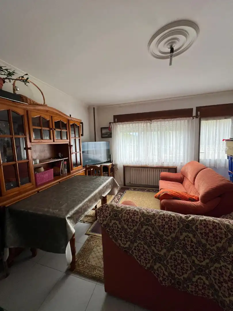 Sala d'estar de Casa o xalet en venda en Viveiro amb Calefacció, Jardí privat i Parquet