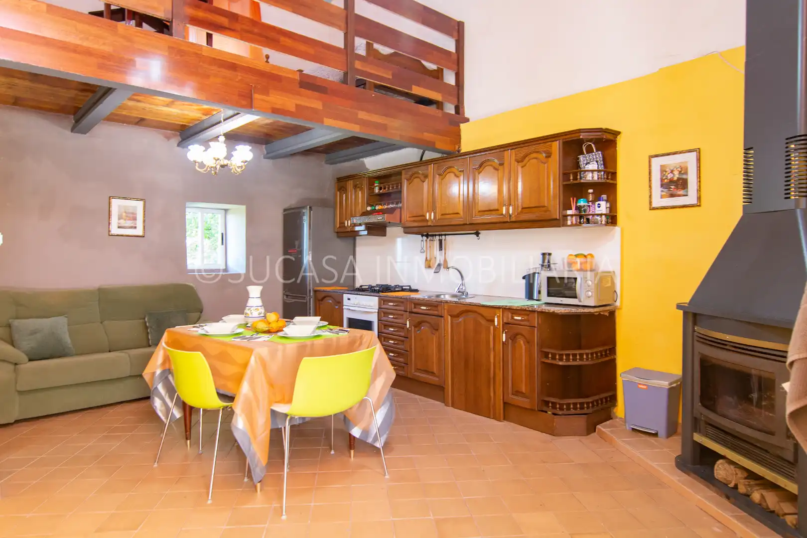 Küche von Einfamilien-Reihenhaus zum Verkauf in Carral mit Heizung, Privatgarten und Abstellraum