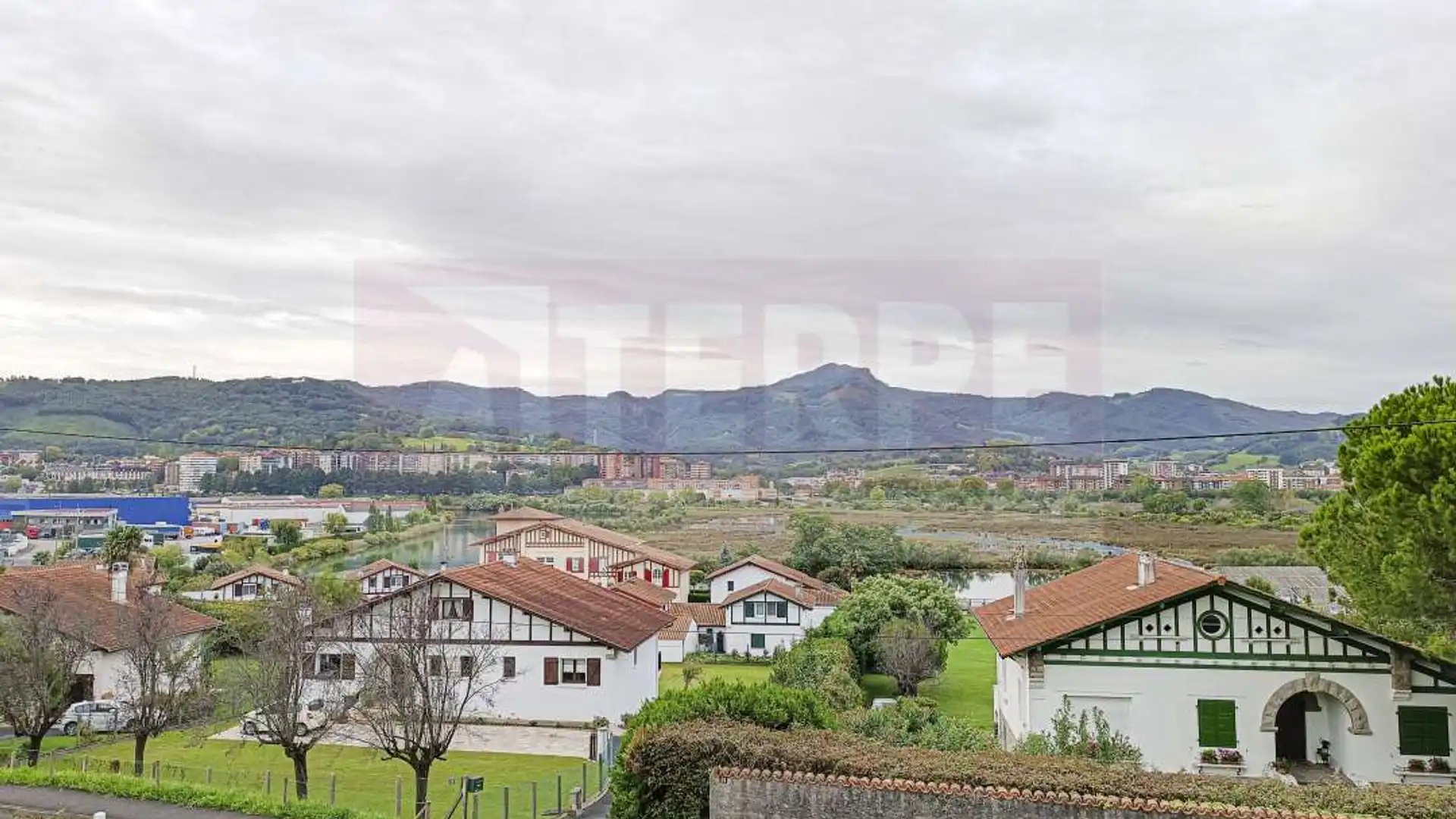 Piso en venta en Hendaye con Calefacción, Amueblado y Balcón