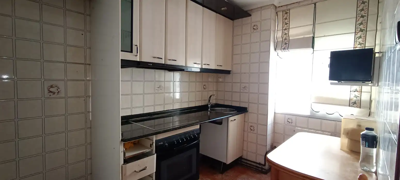 Cuina de Pis en venda en  Logroño amb Calefacció, Parquet i Terrassa