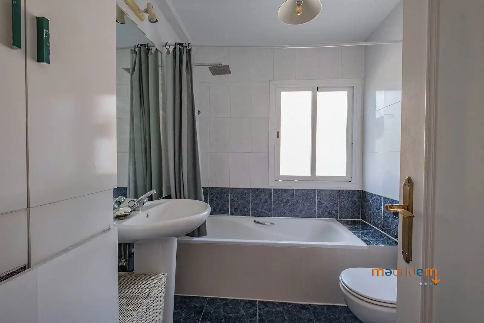 Bathroom of Houses for sale in Madrid
