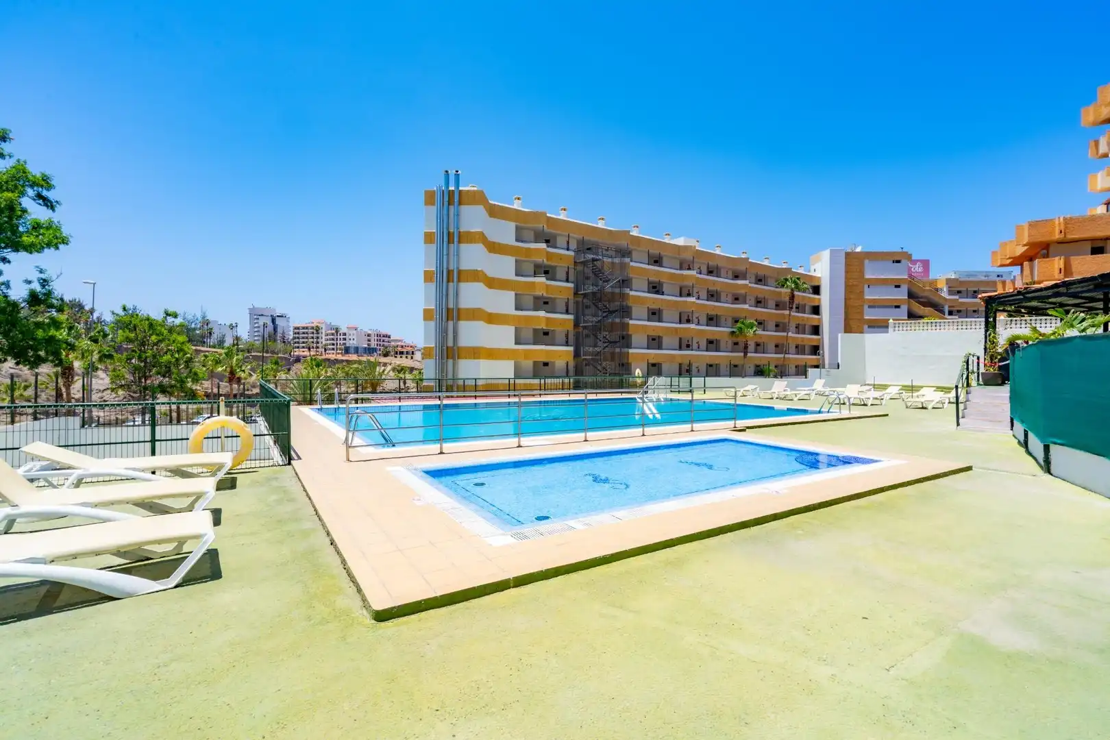 Piscina de Pis en venda en Adeje amb Piscina comunitària