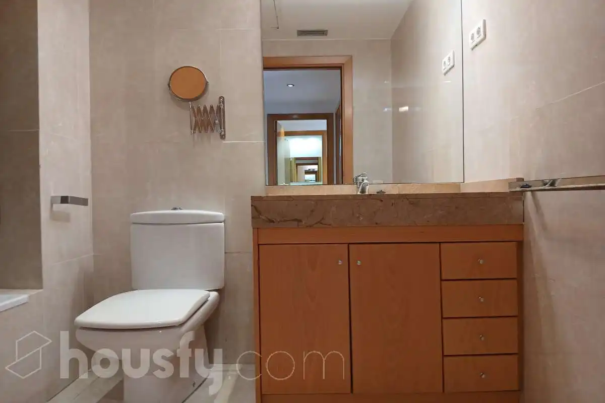 Bathroom of Flat for rent in L'Hospitalet de Llobregat  with Air Conditioner, Heating and Furnished