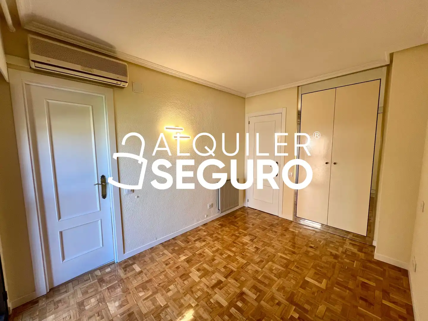 Bedroom of Flat for rent in Madrid  with Air Conditioner, Heating and Terrace