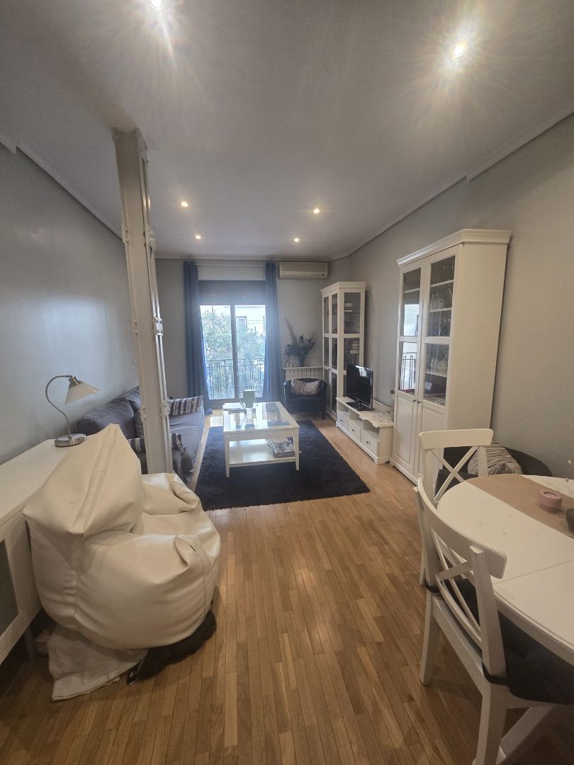 Living room of Flat for sale in  Madrid Capital  with Air Conditioner, Heating and Washing machine