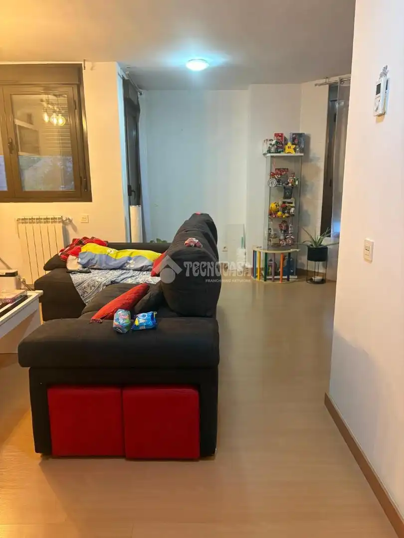 Sala d'estar de Pis en venda en Urbanizaciones