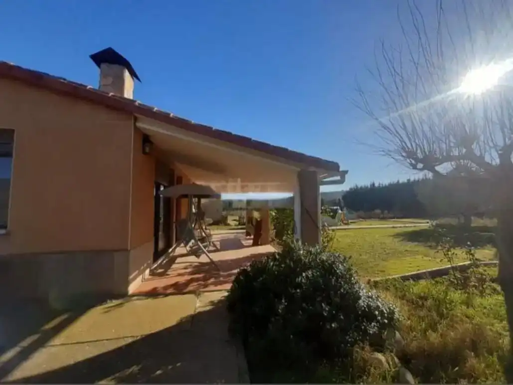 Außenansicht von Country house zum Verkauf in Quel mit Privatgarten, Schwimmbad und Möbliert