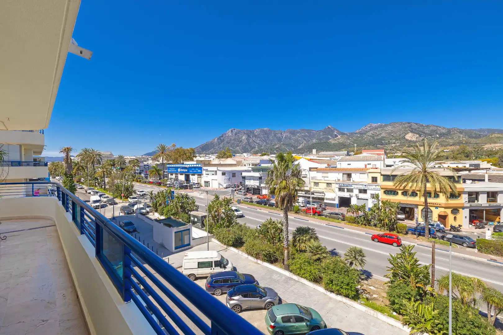 Außenansicht von Wohnung zum Verkauf in Marbella mit Klimaanlage, Heizung und Terrasse