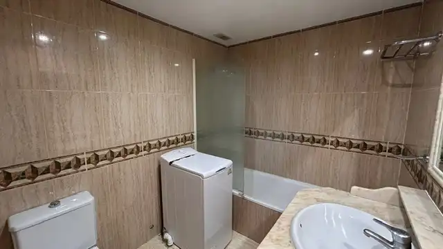 Bathroom of Apartments for sale in Benalmádena  with Air Conditioner, Terrace and Balcony