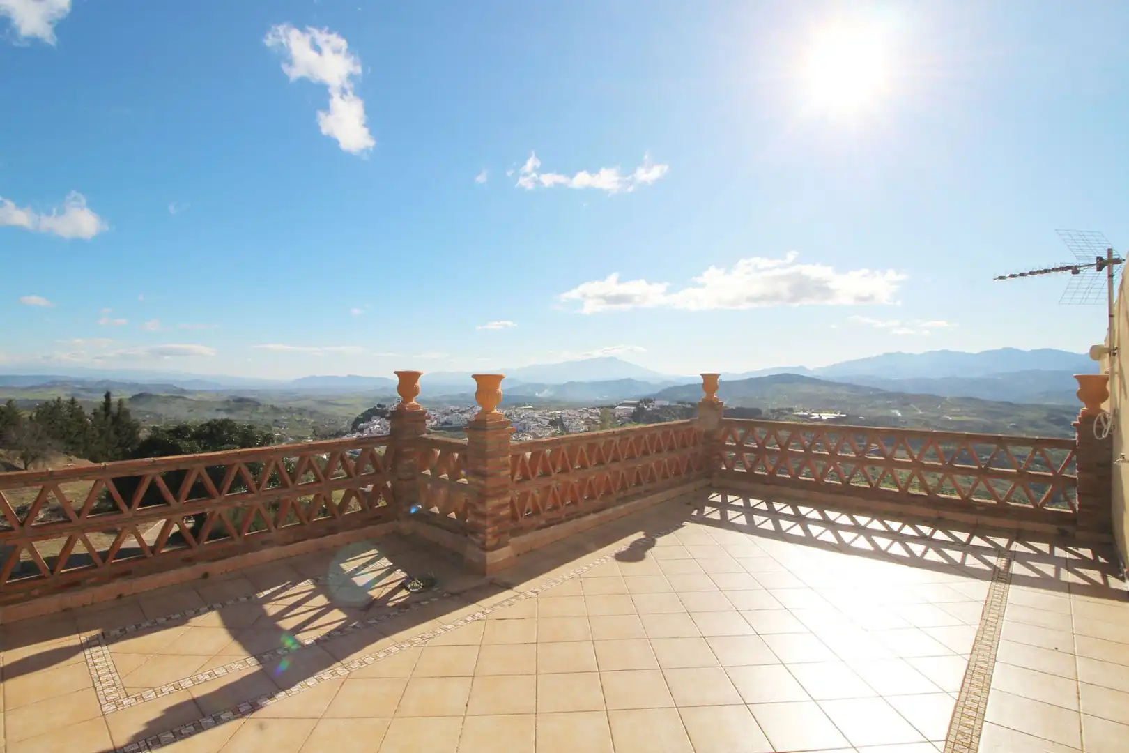 Terrassa de Finca rústica en venda en Alozaina amb Aire condicionat, Calefacció i Jardí privat