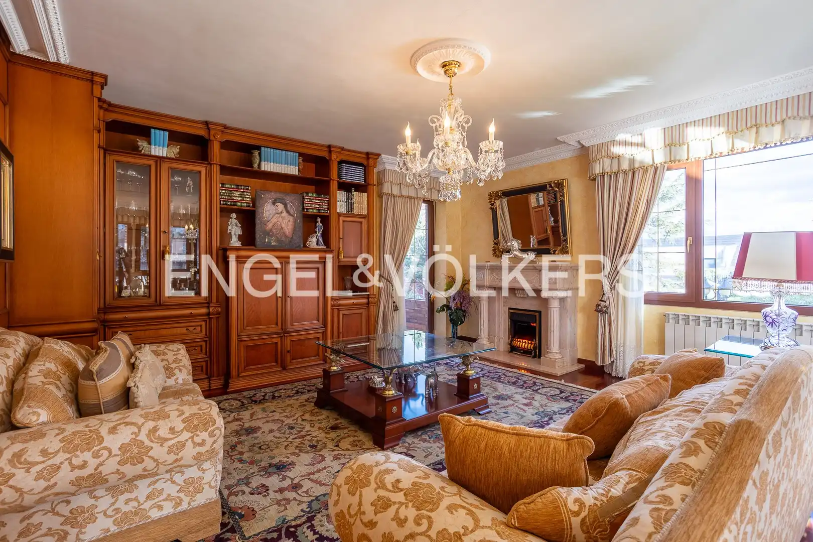 Sala d'estar de Casa o xalet en venda en Camargo amb Calefacció, Jardí privat i Parquet