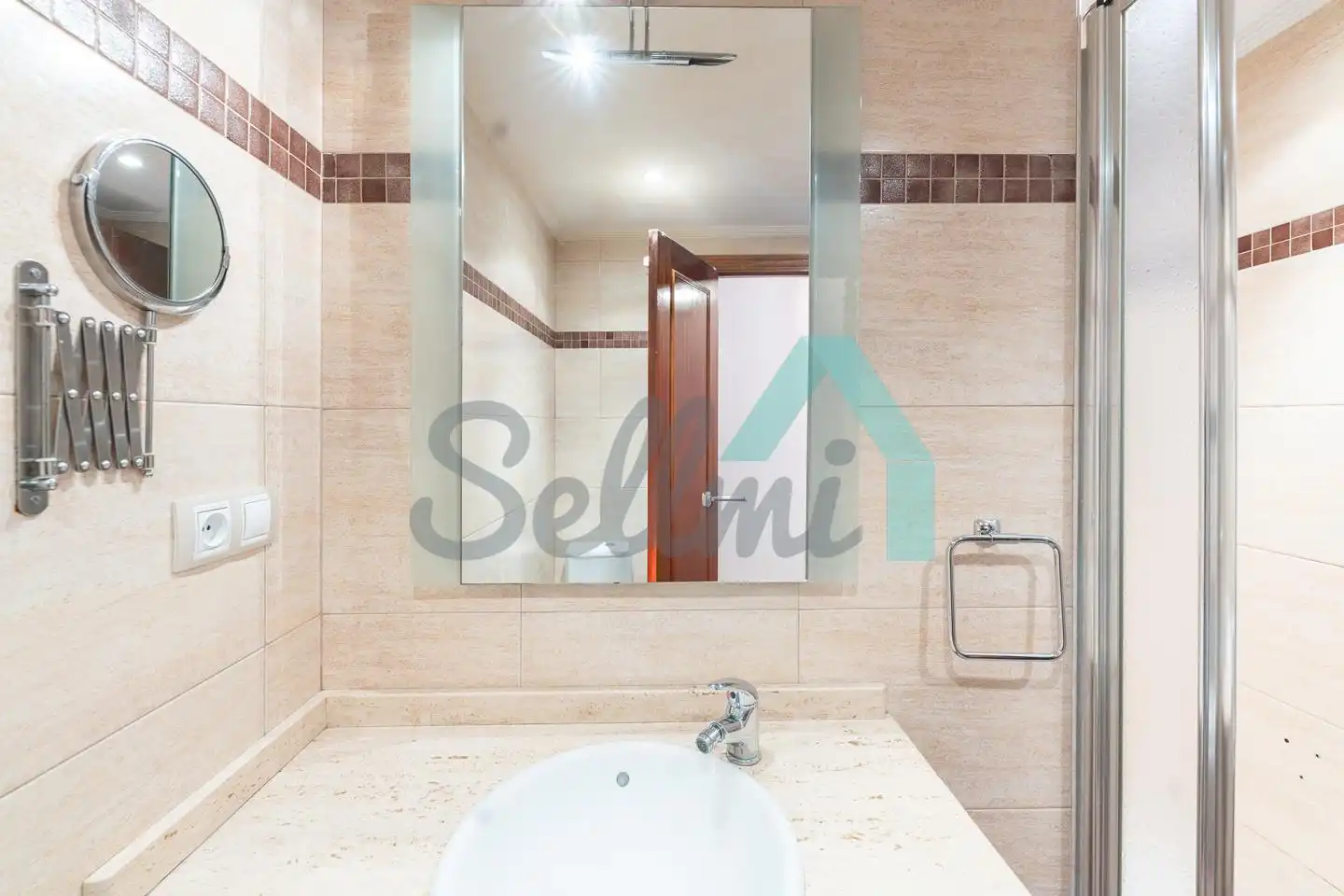 Baño de Piso de alquiler en Oviedo  con Calefacción, Parquet y Amueblado