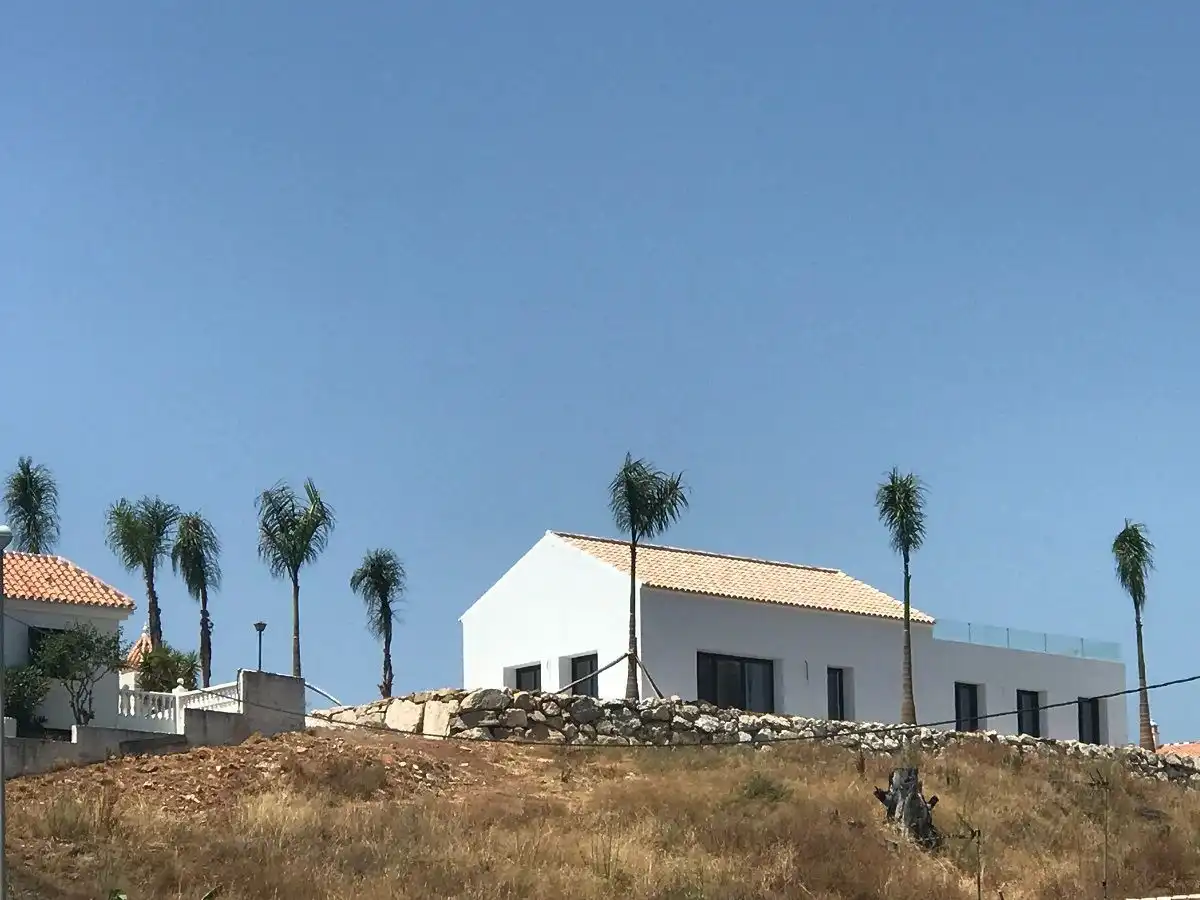 Vista exterior de Casa o xalet de lloguer en Nerja amb Aire condicionat, Jardí privat i Traster