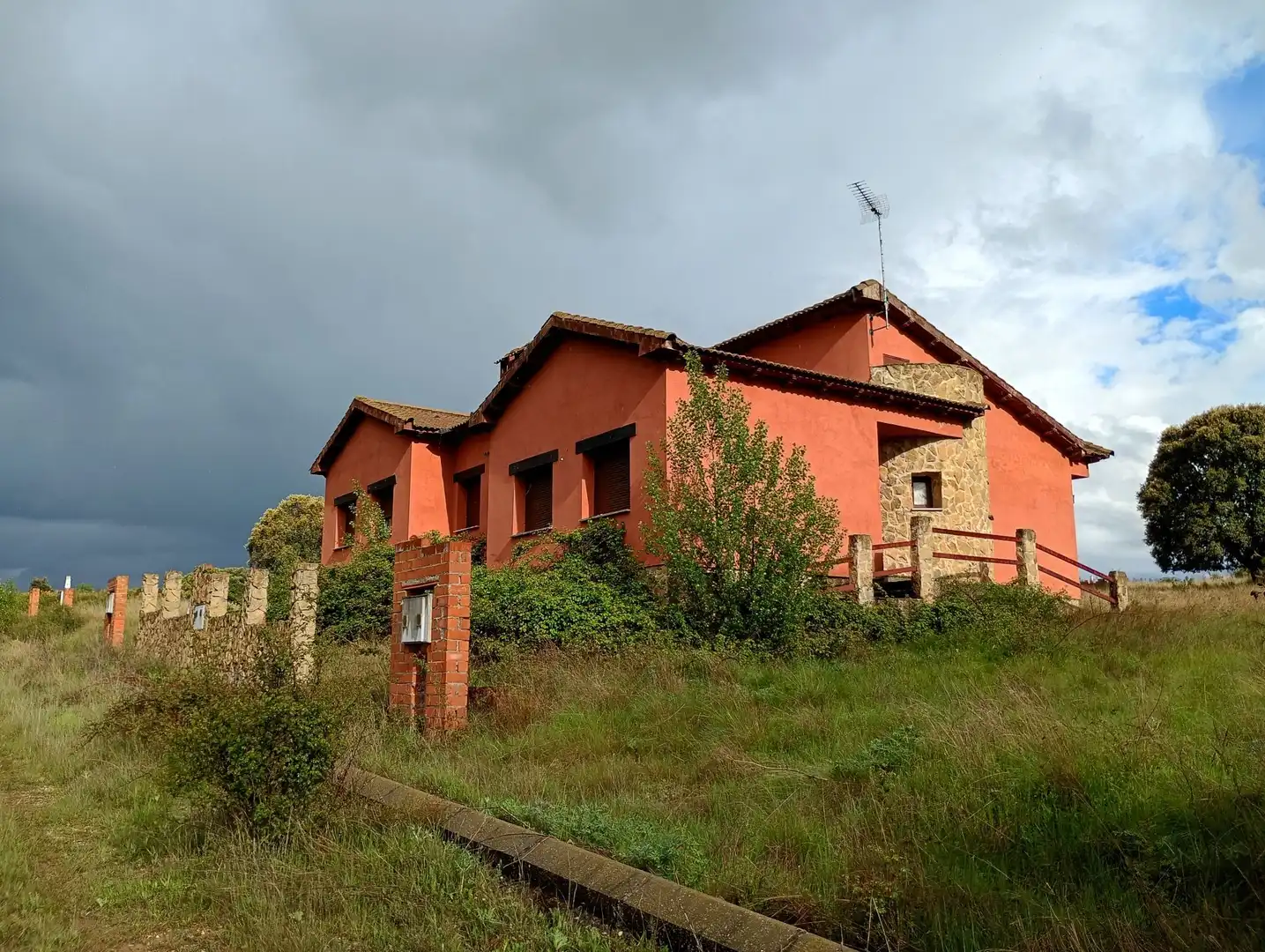 Vista exterior de Casa o chalet en venta en Castillejo de Mesleón