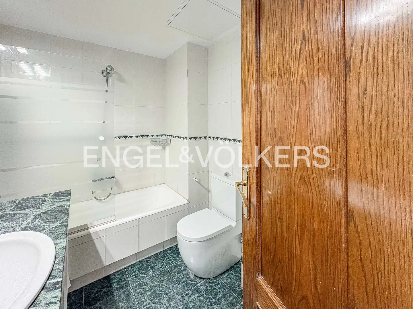 Bathroom of Flat for rent in Barcelona  with Air Conditioner, Heating and Parquet flooring