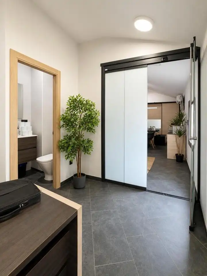 Bathroom of Office for rent in Segovia  with Air Conditioner