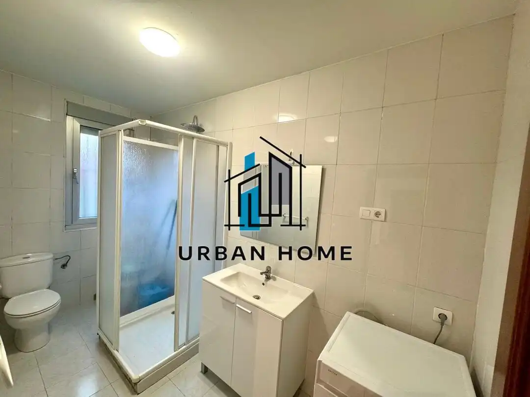 Baño de Piso en venta en León Capital  con Calefacción y Trastero