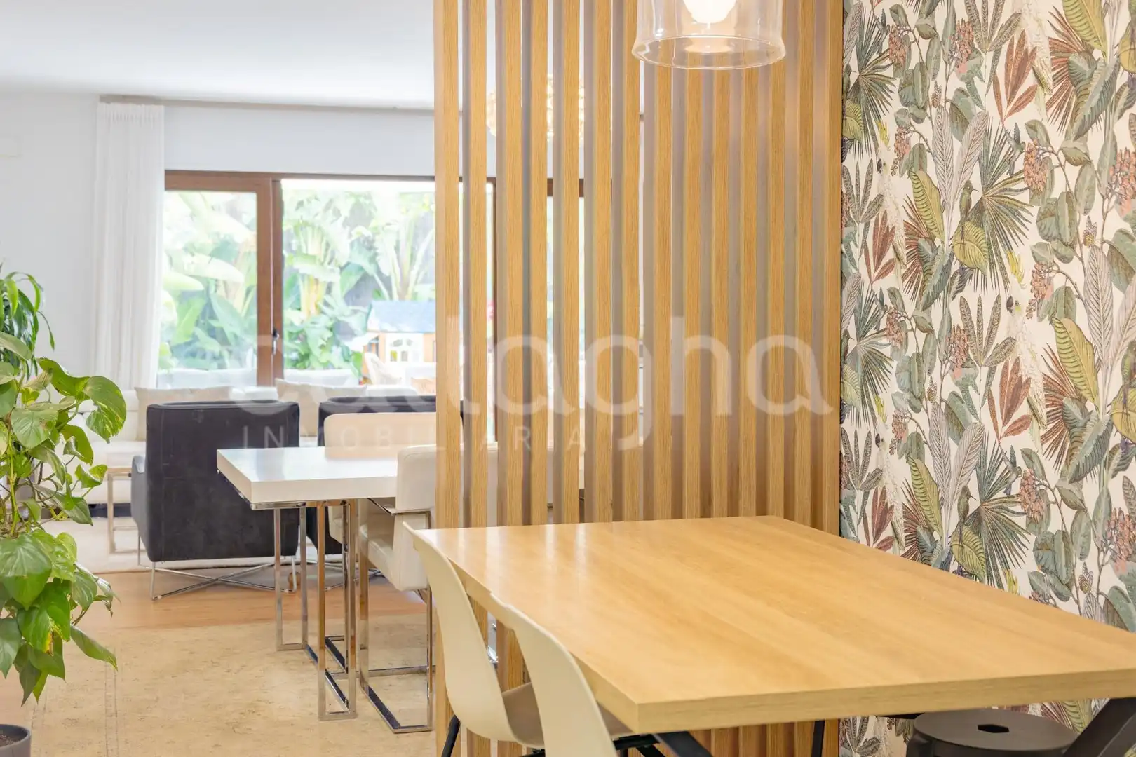 Comedor de Casa adosada en venta en Rocafort con Aire acondicionado, Calefacción y Jardín privado