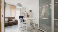 Sala d'estar de Dúplex en venda en L'Hospitalet de Llobregat amb Aire condicionat, Terrassa i Balcó