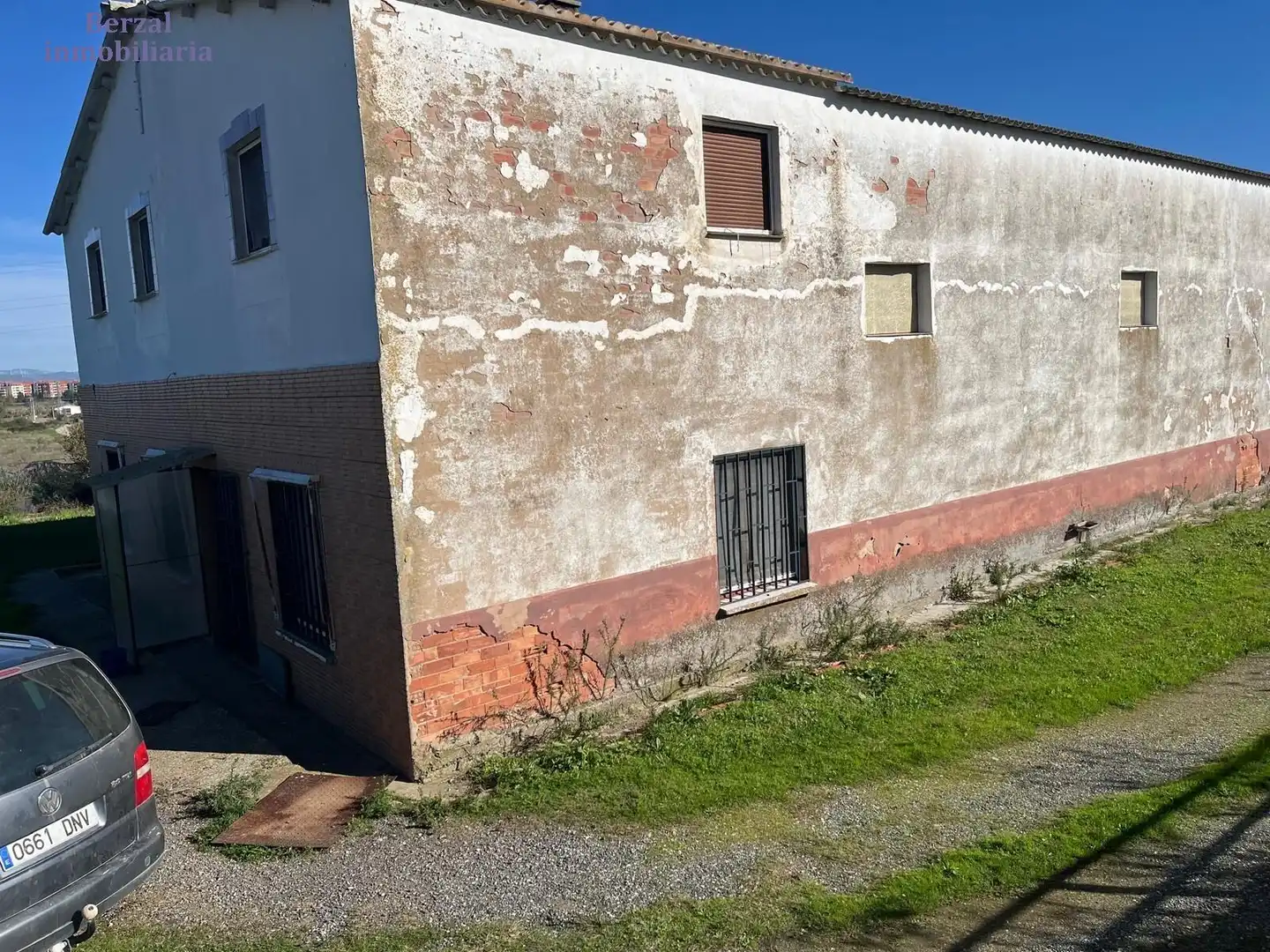 Vista exterior de Nave industrial en venta en  Logroño