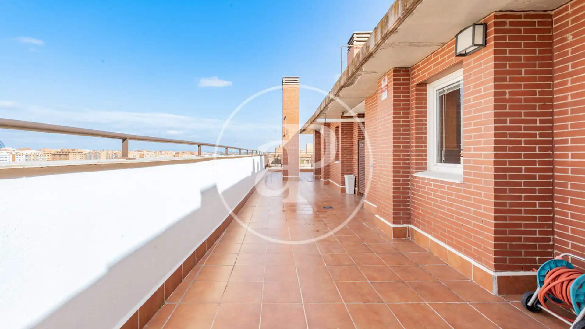 Terraza de Piso en venta en  Madrid Capital con Aire acondicionado, Calefacción y Jardín privado