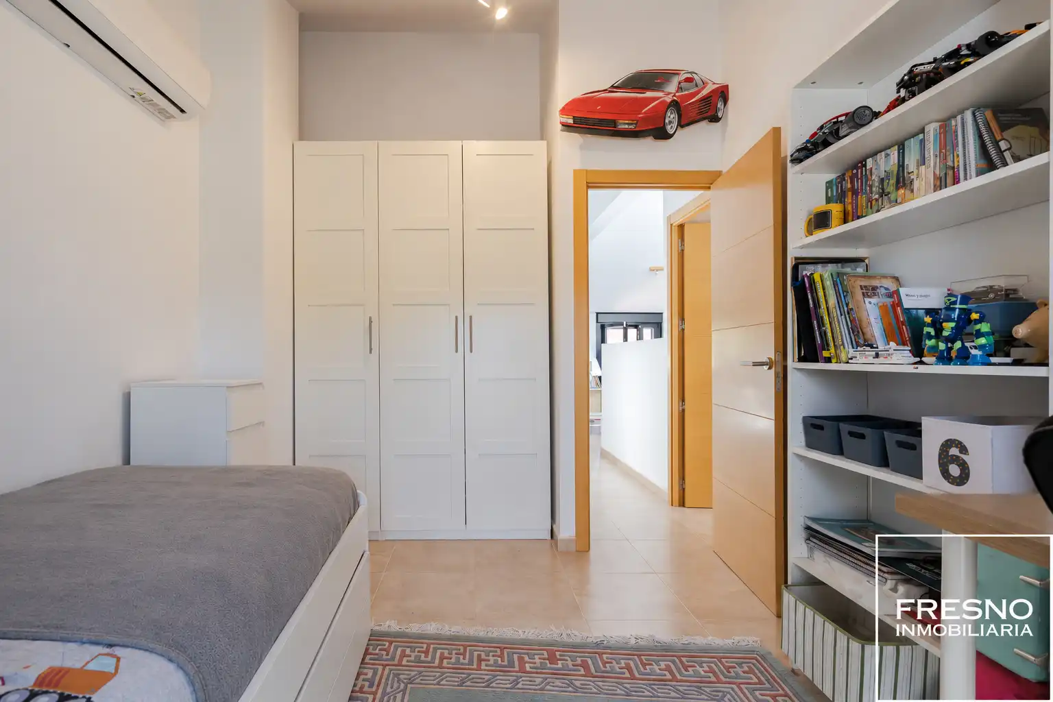 Habitación de Casa adosada en venta en Miramadrid