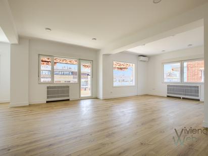 Living room of Flat to rent in  Madrid Capital  with Air Conditioner and Terrace