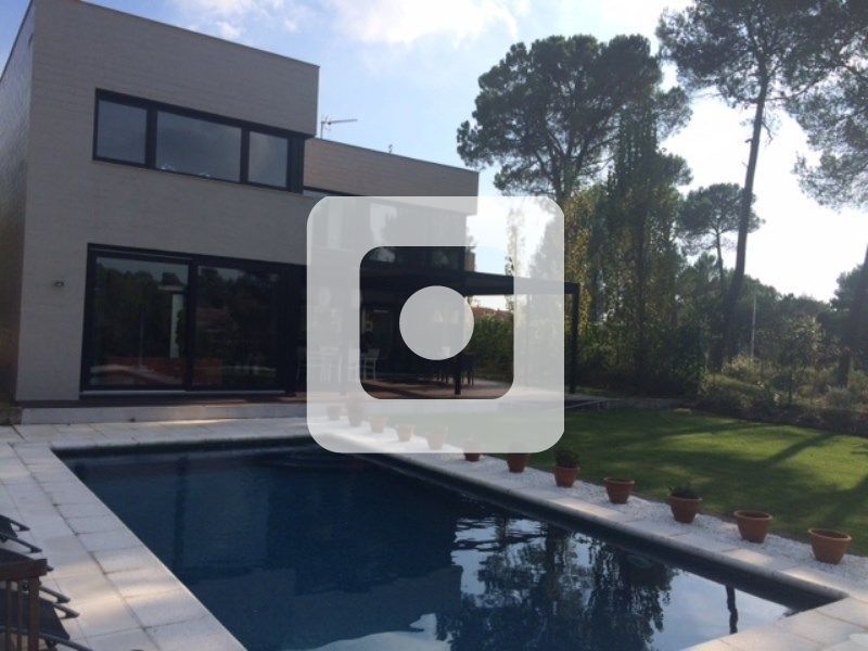 Piscina de Casa o xalet en venda en Sant Julià de Ramis amb Aire condicionat, Terrassa i Traster