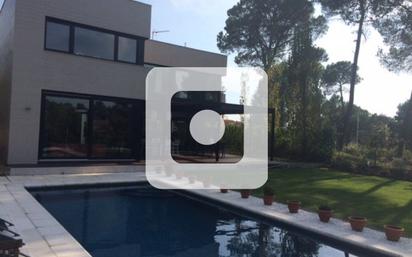 Piscina de Casa o xalet en venda en Sant Julià de Ramis amb Aire condicionat, Terrassa i Traster