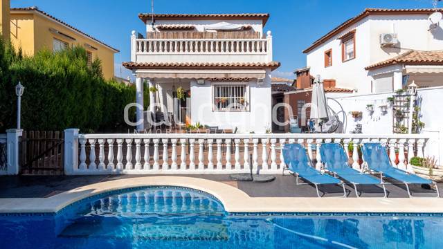 Casa-chalet en Venta en Calle JAEN en La Conarda