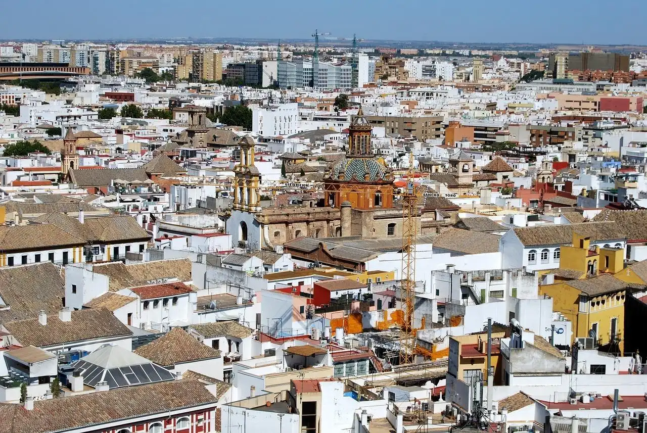 Außenansicht von Fabrikhallen zur Miete in Sevilla