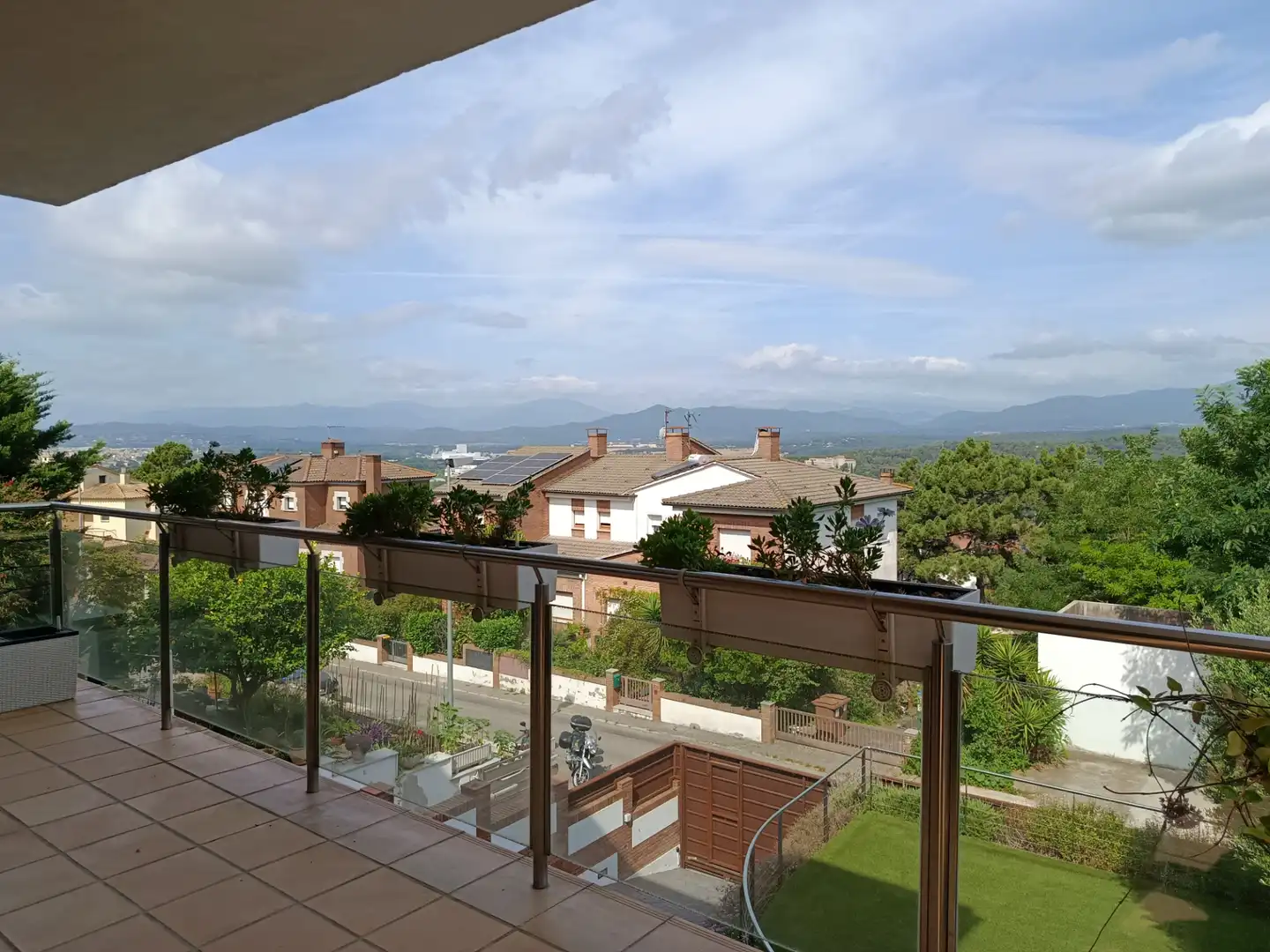 Terrassa de Casa adosada en venda en Girona amb Aire condicionat, Calefacció i Jardí privat