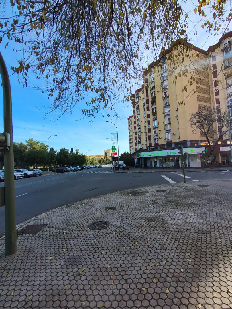 Außenansicht von Wohnung zum Verkauf in Sevilla mit Klimaanlage und Terrasse
