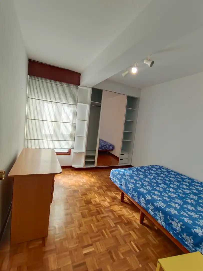 Dormitori de Àtic de lloguer en A Coruña Capital  amb Parquet, Terrassa i Moblat